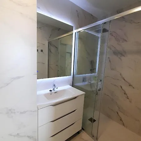First Line Arenas C Apartment *